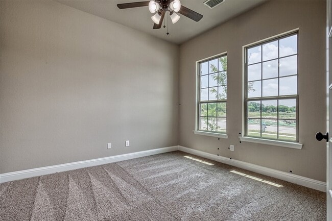 Photo - 330 Sweetspire Dr