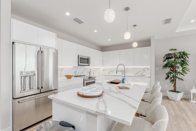 Photo - 41 SW Seminole St Unit 409