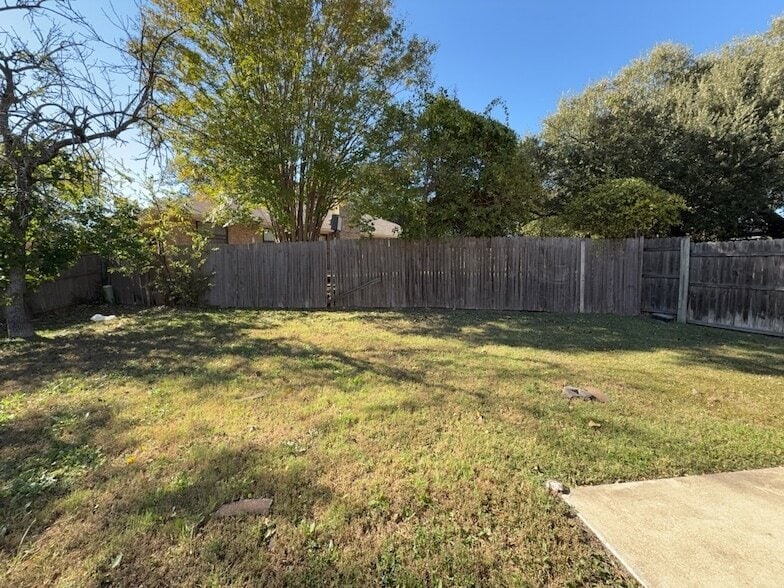 Photo - 6920 Misty Meadow Dr S