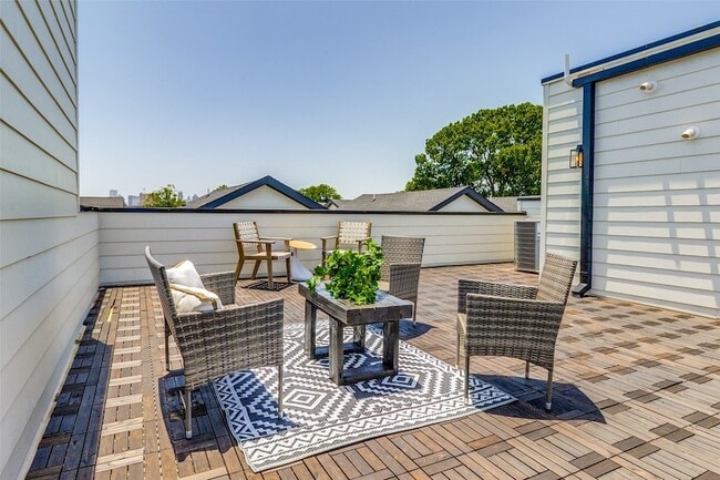 Building Photo - 5633 Live Oak St Unit 101
