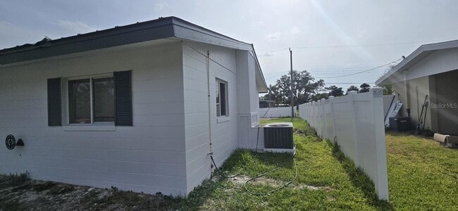 Photo - 3413 Areca St