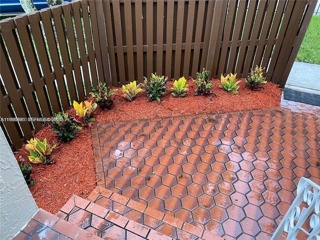 Building Photo - 10221 Fontainebleau Blvd Unit 203