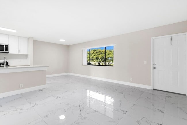 Photo - 712 Meadows Cir