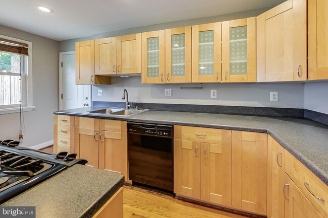 Photo - 8617 Lynbrook Dr