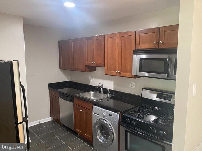 Photo - 3103 Naylor Rd SE Unit 203