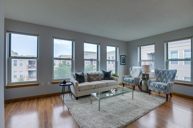 Photo - 680 N 2nd St