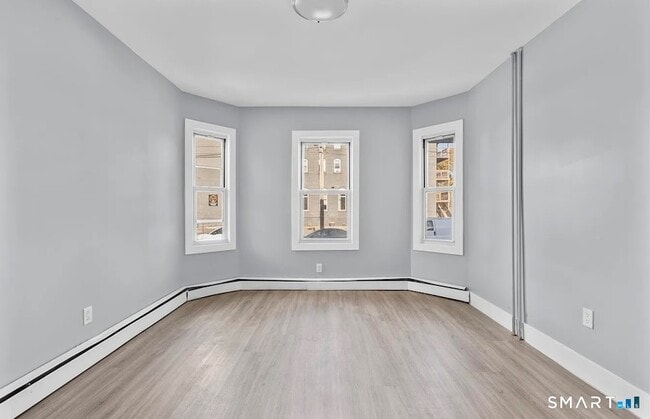 Photo - 746 Maple St