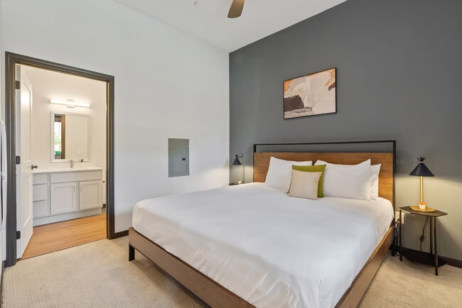 Photo - 423 E Michigan St Unit ID1026461P