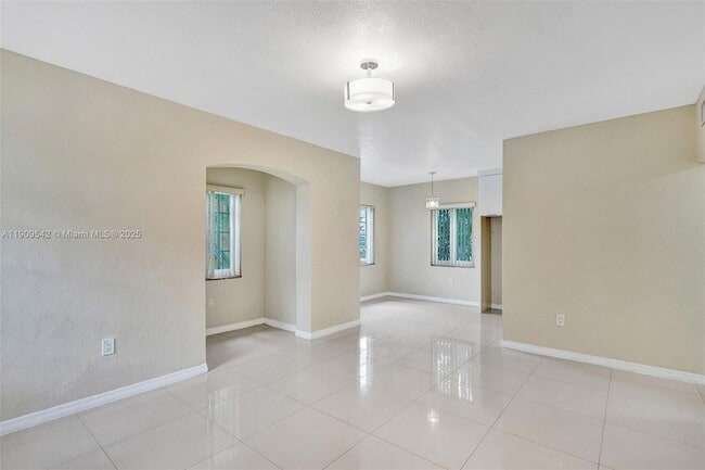 Building Photo - 1199 Marseille Dr Unit 15