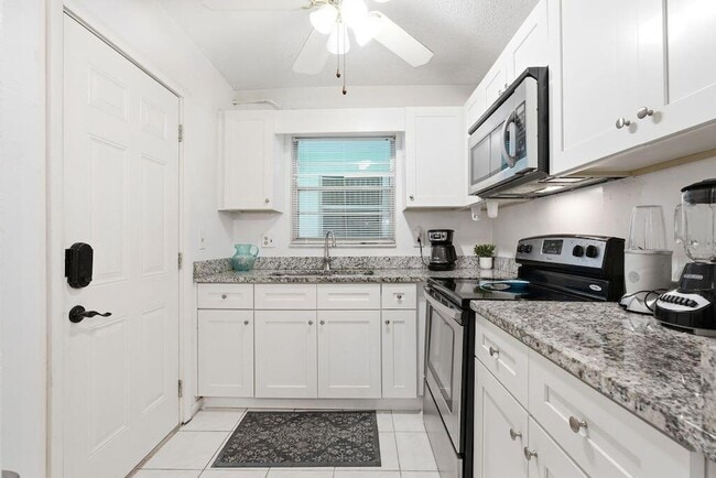 Photo - 1401 N 12th Ct Unit 11A