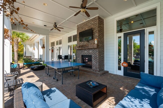 outdoor entertainment area - Bluewater at Bolton's Landing