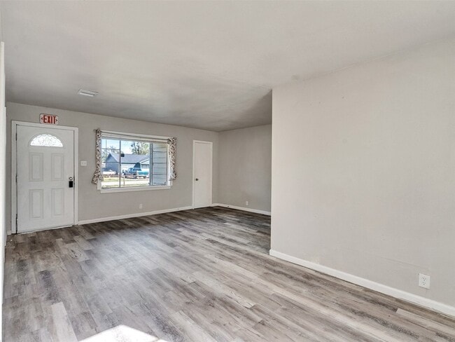 Photo - 7622 S Hall St