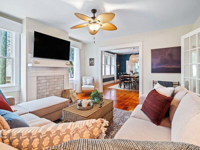 Photo - 2ND East Drive-SI ID1496103P Unit SI ID1496103P