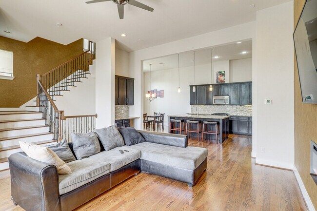 Photo - 1613 Bonner St Unit SI ID1385737P