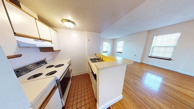 Building Photo - 14 John Eliot Sq Unit 4E