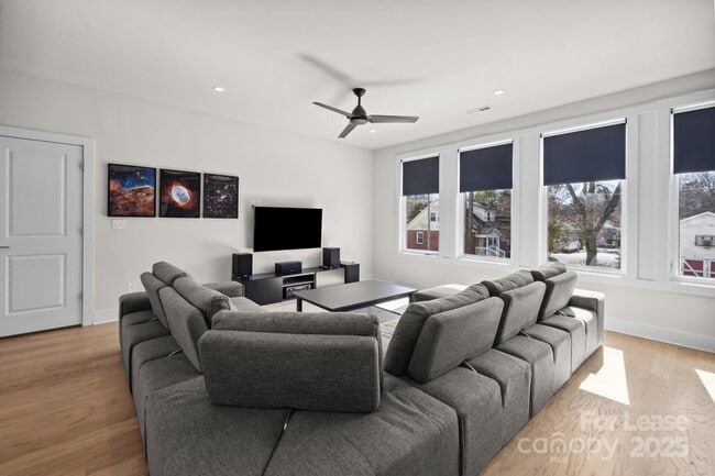 Photo - 1553 Pinecrest Ave