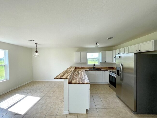 Photo - 11490 NE 30th St