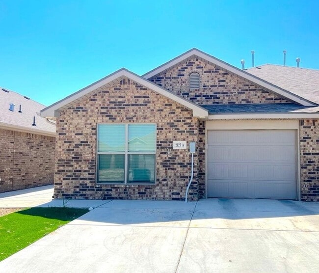 Building Photo - 2125 N Texas Ave Unit B