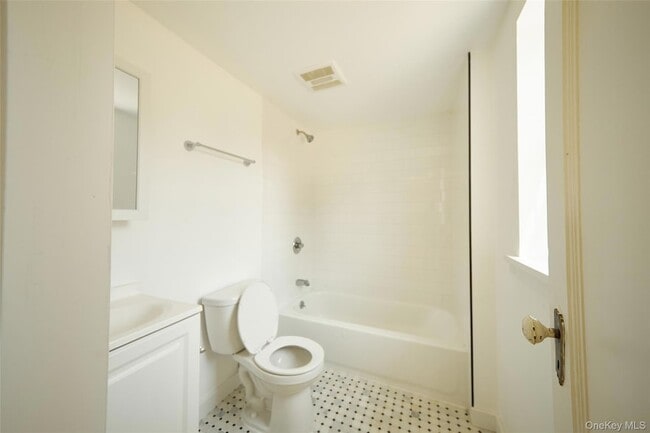 Photo - 5728 209 Unit 6F