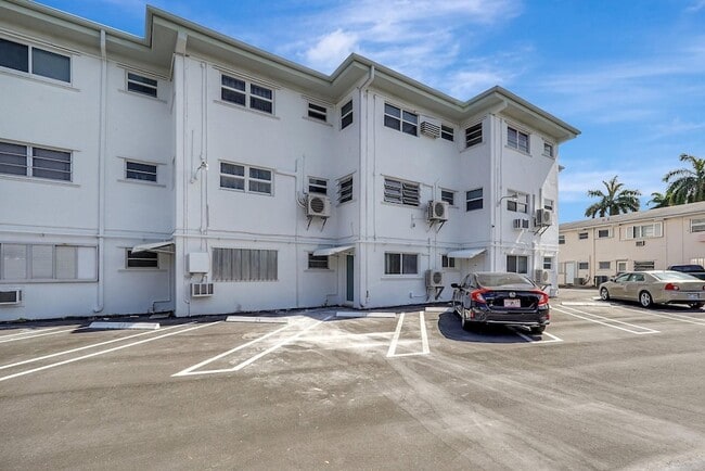 Building Photo - 161 NE 10th Ave