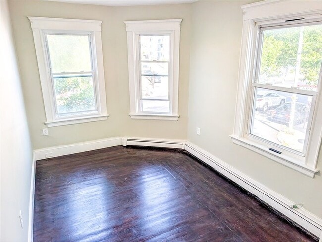 Photo - 1375 Broad St