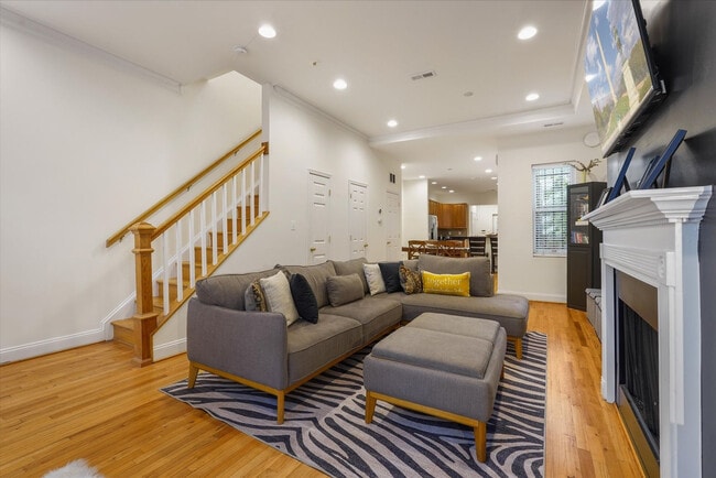 Building Photo - 229 8th St NE Unit SI ID1587689P
