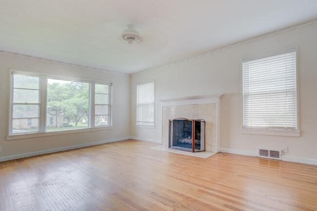 Photo - 6307 Kenwood Ave