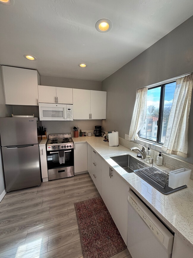 Photo - Golden Glen Apartments