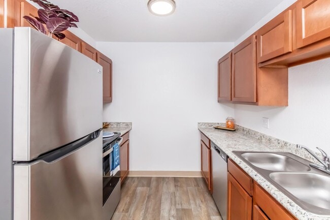 Building Photo - Mountain Steppes Apartments