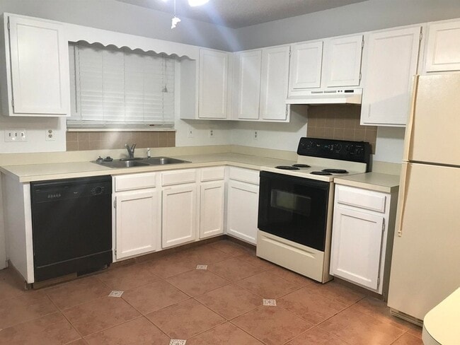 Photo - 615 Bowers Ct