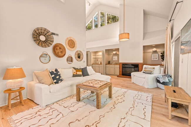 Building Photo - 2415 The Haul Over Unit ID1353799P