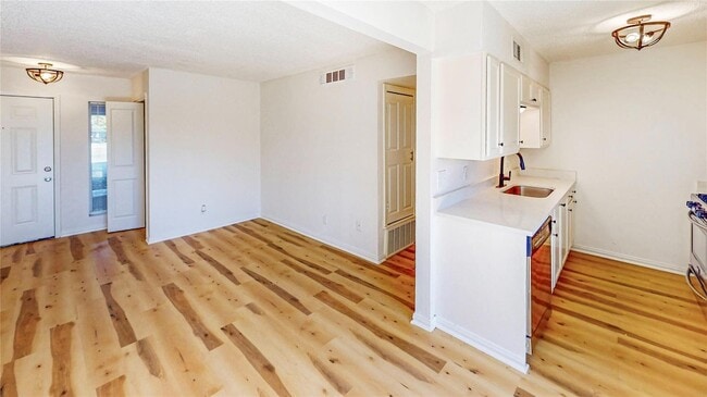 Photo - 2707 Windswept Cove Unit 102