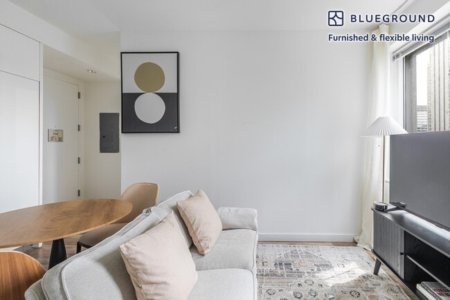 Building Photo - 70 W 45th St Unit FL38-ID2027