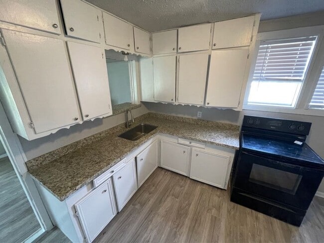 Photo - 1649 19th St