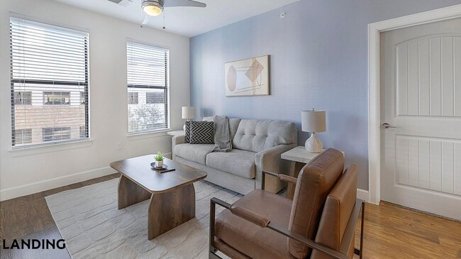 Building Photo - 5275 Town and Country Blvd Unit 1427
