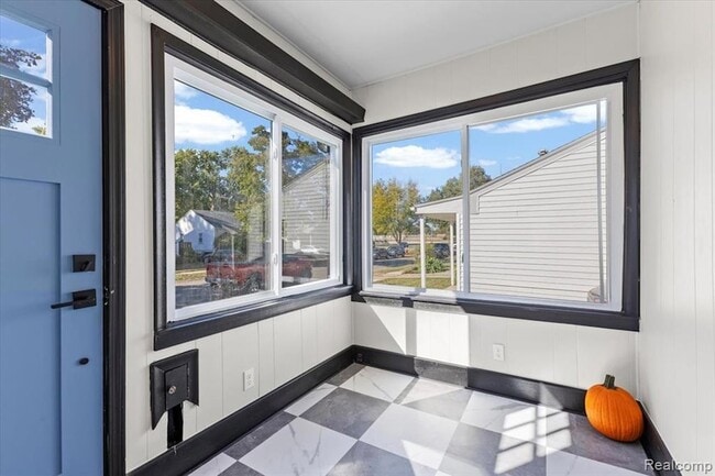 Photo - 2120 Wrenson St