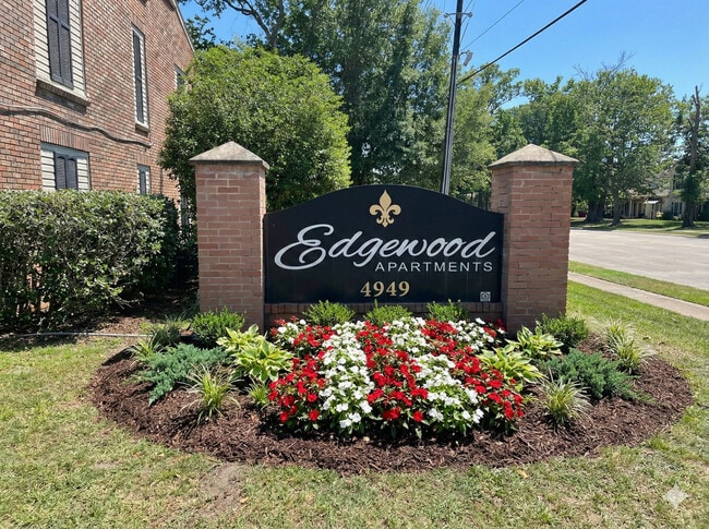 Building Photo - Edgewood