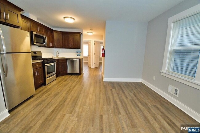 Photo - 116 Maple Ave Unit 4