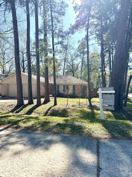 Building Photo - 2 E White Willow Cir