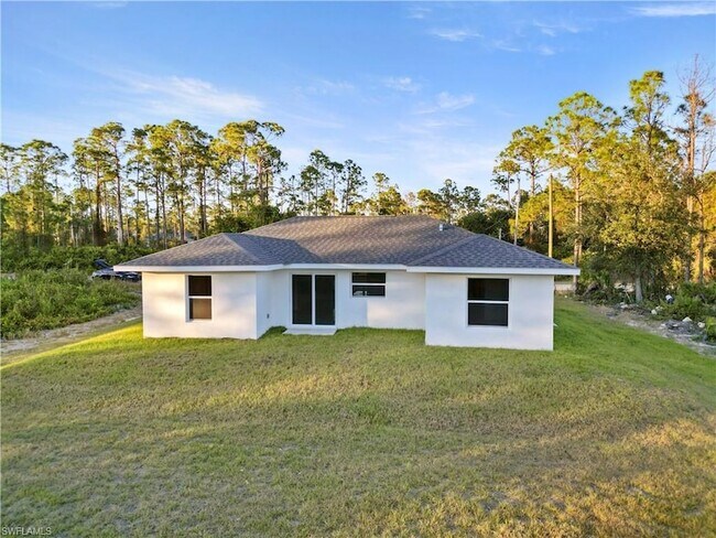 Photo - 732 Asher St E