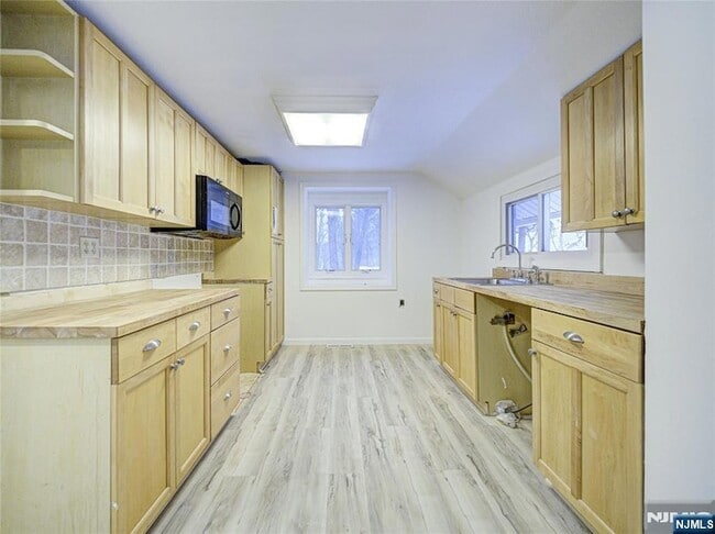 Photo - 240 Acabonack Rd