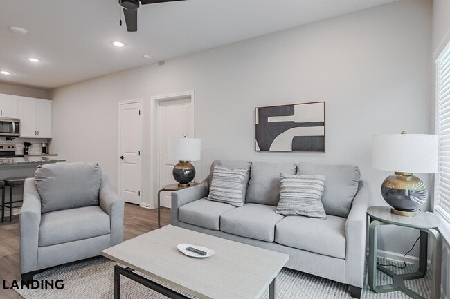 Building Photo - 1650 Harris Hill Rd Unit 06-6102