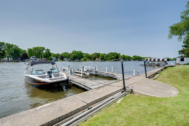 Photo - 811 N River Rd Unit ID1306762P