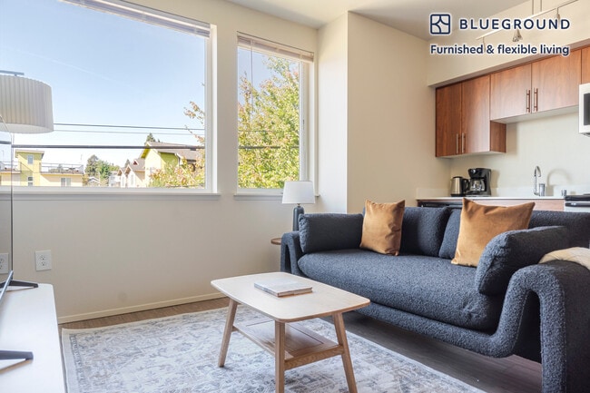 Building Photo - 4302 7th Ave NE Unit FL3-ID914