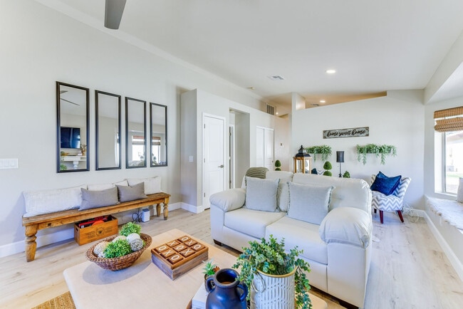 Photo - 1120 N Val Vista Dr Unit SI FL1-ID1546307P