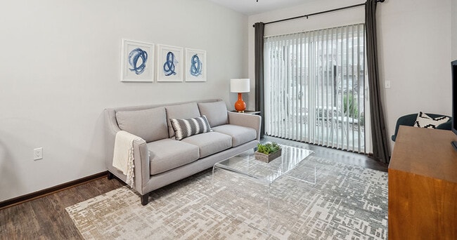 Photo - Walnut Lake Apartments