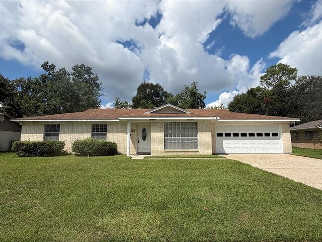 Building Photo - 1546 Wildwood Ln