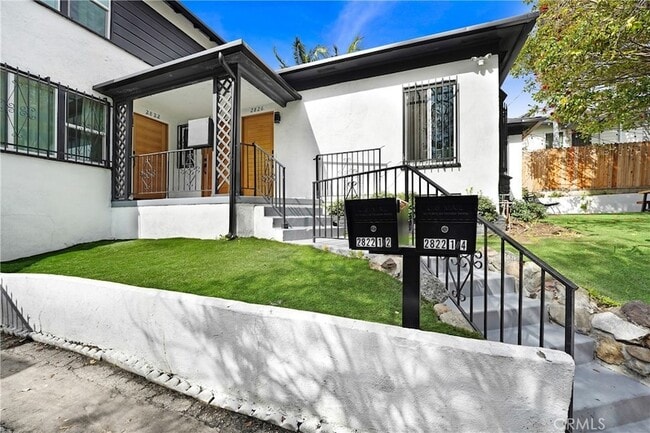 Building Photo - 2822 1/2 Waverly Dr