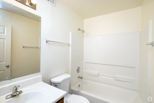 1BR. 1BA - 690 SF - Brighton Apartments