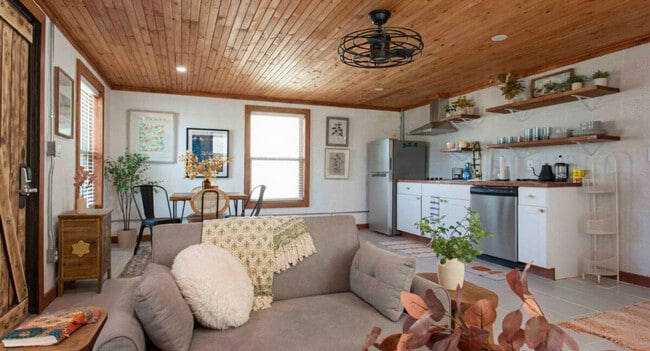 Building Photo - 227 S Hudson St Unit SI ID1502052P